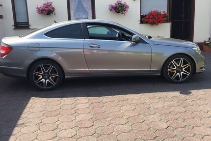 Mercedes-Benz C 180 189.000 km 8.250 &euro; Vettweiß 52391