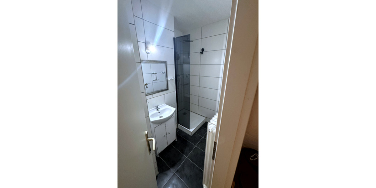 Etagenwohnung Niederkassel - 3 Zimmer, 73 m&sup2;, 135.000&euro; | Angebot:24416299