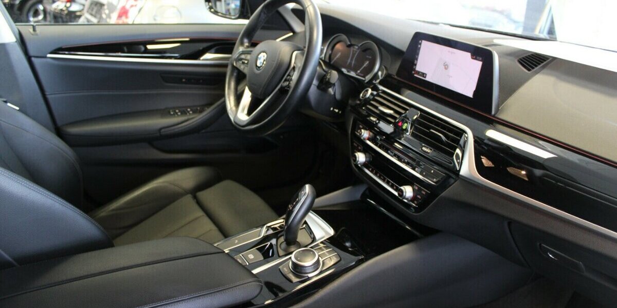 BMW 530 530D xDrive Touring Aut. Sport Line 129.563 km 26.980 &euro; Euskirchen 53881