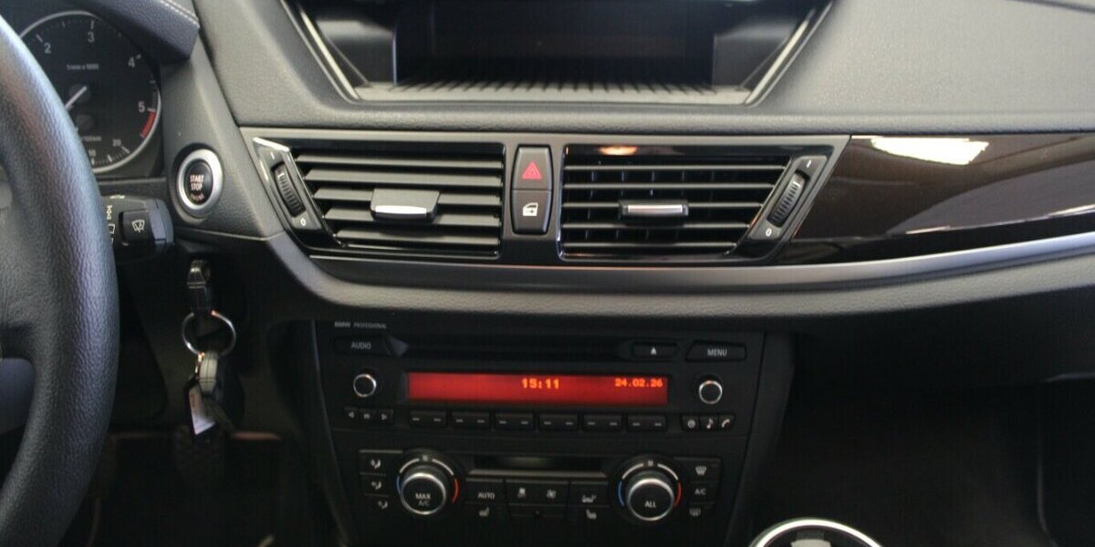 BMW X1 sDrive 18d xLine - WENIG KM - 49.594 km 14.980 &euro; Euskirchen 53881