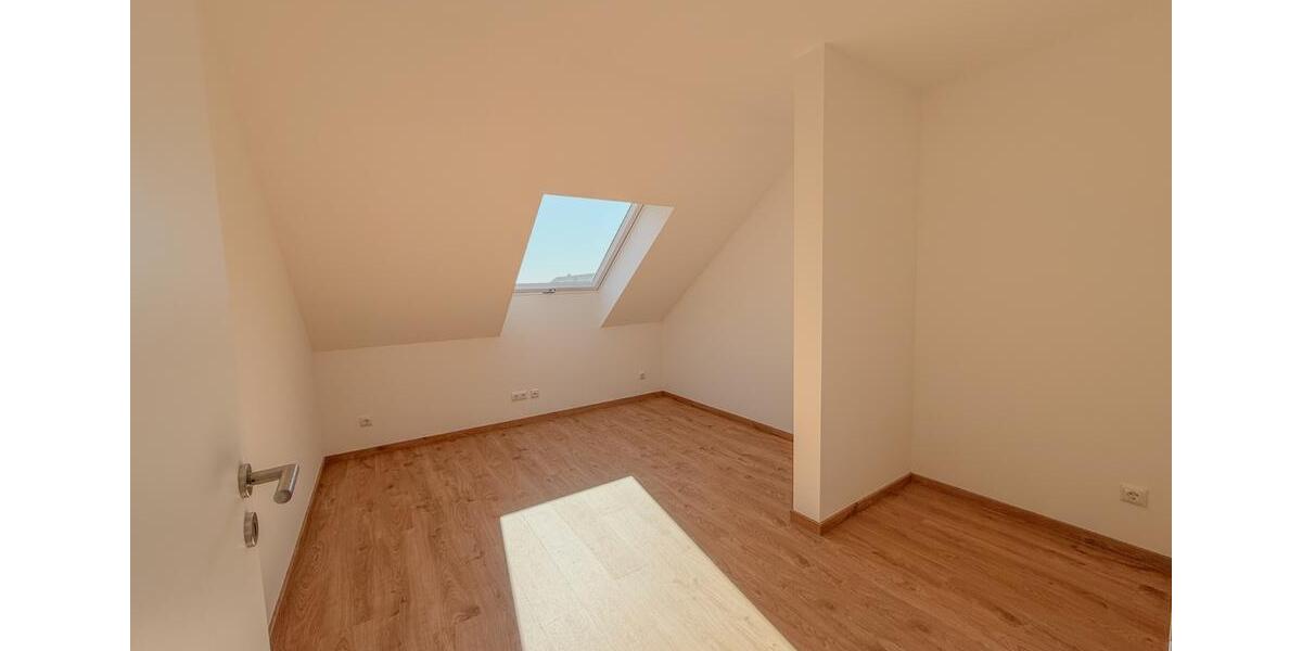 Dachgeschoßwohnung Euskirchen - 3 Zimmer, 131 m&sup2;, 1.375&euro; | Angebot:26618141