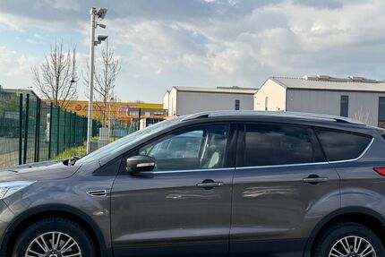 Ford Kuga 122.000 km 8.900 &euro; Düren 52351