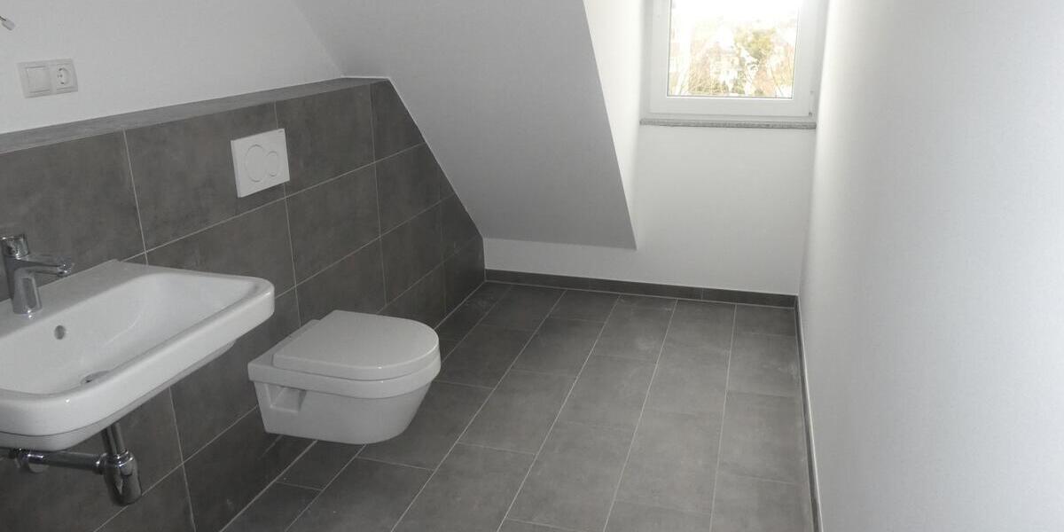 Neue helle Dachgeschoßwohnung mit moderner Heiztechnik im Energiesparhaus Bonn-Endenich - Dachgeschoßwohnung Bonn Dransdorf | Angebot:24049039