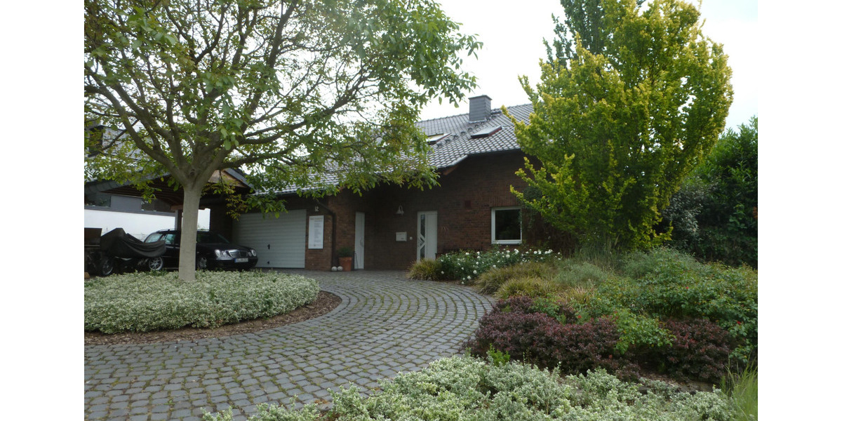 Einfamilienhaus Königswinter - 8 Zimmer, 215 m&sup2;, 929.000&euro; | Angebot:25649369