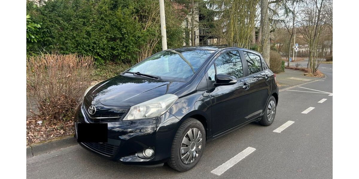 Toyota Yaris 69.087 km 8.200 &euro; Bonn 53125