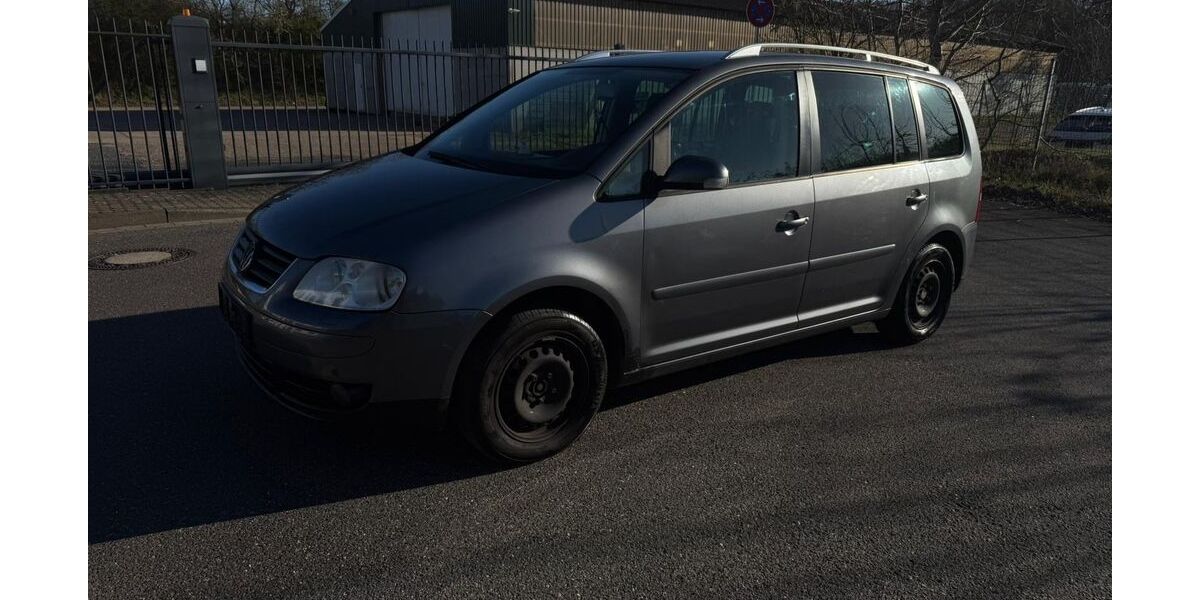 VW Touran 254.000 km 2.700 &euro; Düren 52351