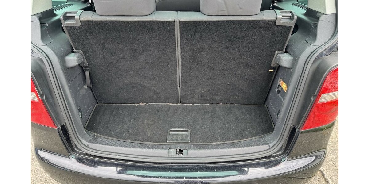 VW Touran 1.6FSI 7Sitze SR+WR eGSD DSG 1Hd !MÄNGEL! 213.000 km 1.100 &euro; Erftstadt 50374