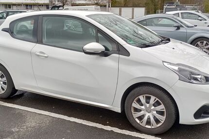 Peugeot 208 96.500 km 5.990 &euro; Bonn 53121