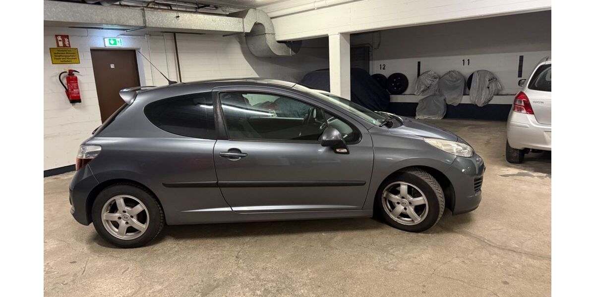 Peugeot 207 123.000 km 2.700 &euro; Bornheim 53332