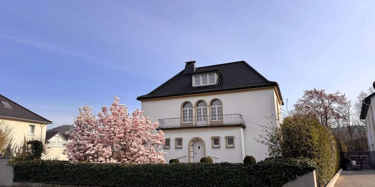 Einfamilienhaus Bad Neuenahr-Ahrweiler / Ahrweiler Ahrweiler - 8 Zimmer, 250 m&sup2;, 890.000&euro; | Angebot:25138333