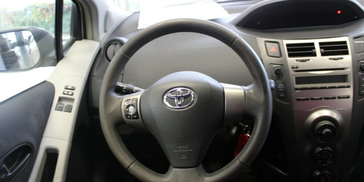 Toyota Yaris 1.3 VVT-i Cool+ 109.320 km 5.780 &euro; Euskirchen 53881