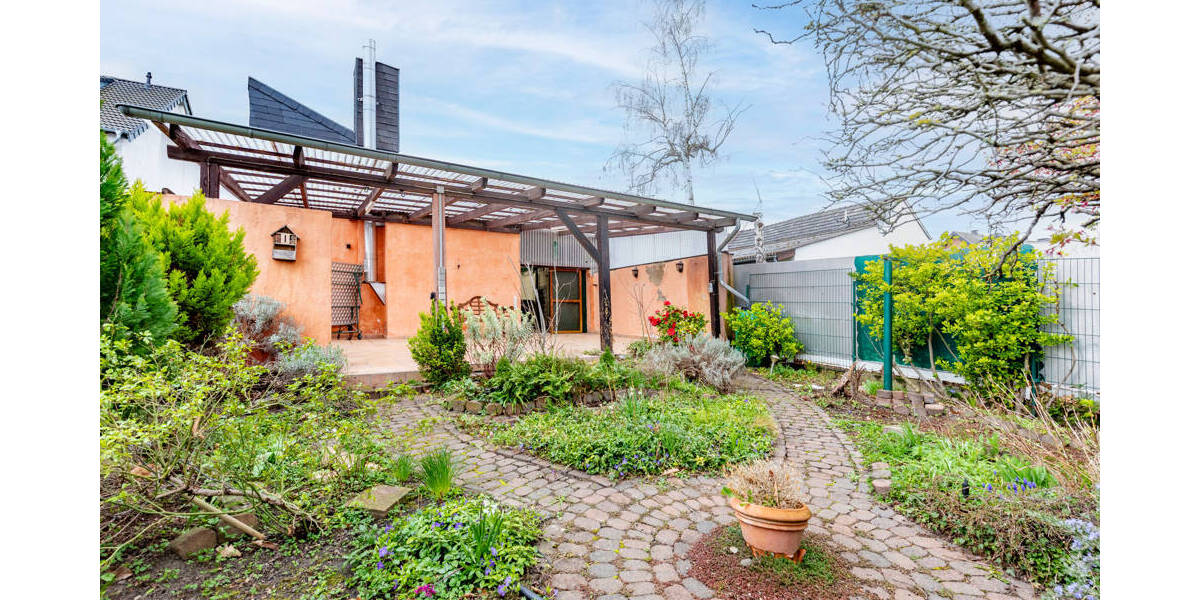 Mehrfamilienhaus, Wohnhaus Bornheim Waldorf - 8 Zimmer, 166 m&sup2;, 295.000&euro; | Angebot:26037146