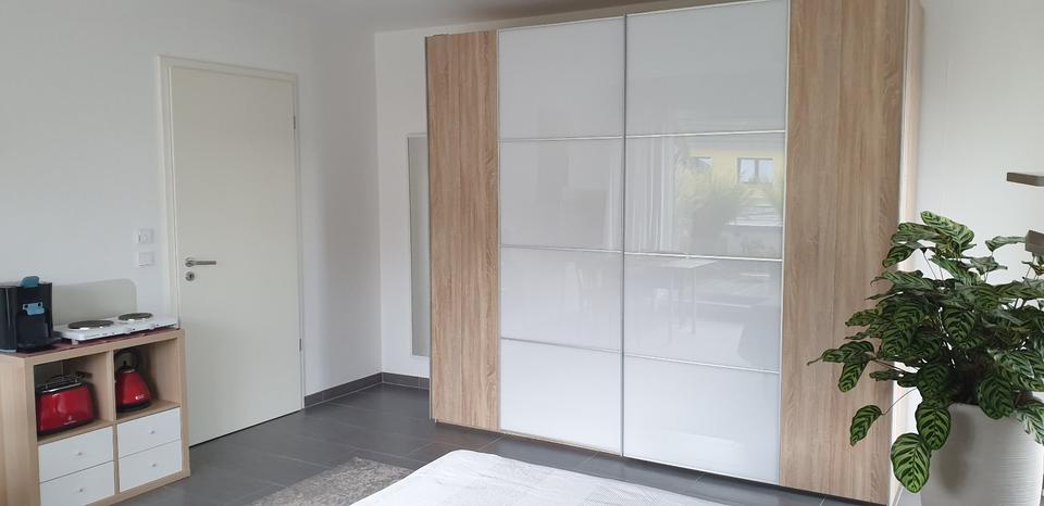 Etagenwohnung Niederkassel - 1 Zimmer, 25 m&sup2;, 400&euro; | Angebot:26629595