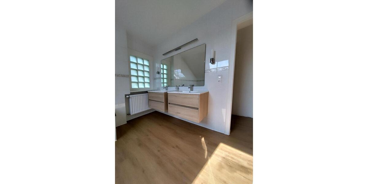 Villa Bonn Beuel-Mitte - 10 Zimmer, 350 m&sup2;, 5.350&euro; | Angebot:25967731