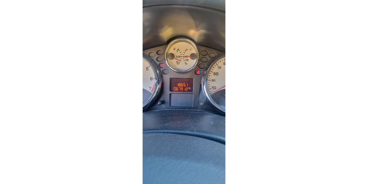 Peugeot 207 68.000 km 5.900 &euro; Bonn 53129