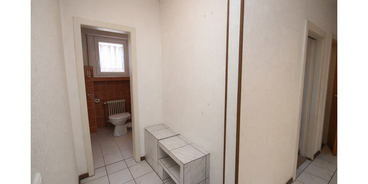 Mit 3D: Mehrfamilienhaus 4 Einheiten (2 Wg. frei) + 4 Garagen – Potenzial bis ca. 40.000 EUR p.a. - Mehrfamilienhaus, Wohnhaus Brühl | Angebot:26001821