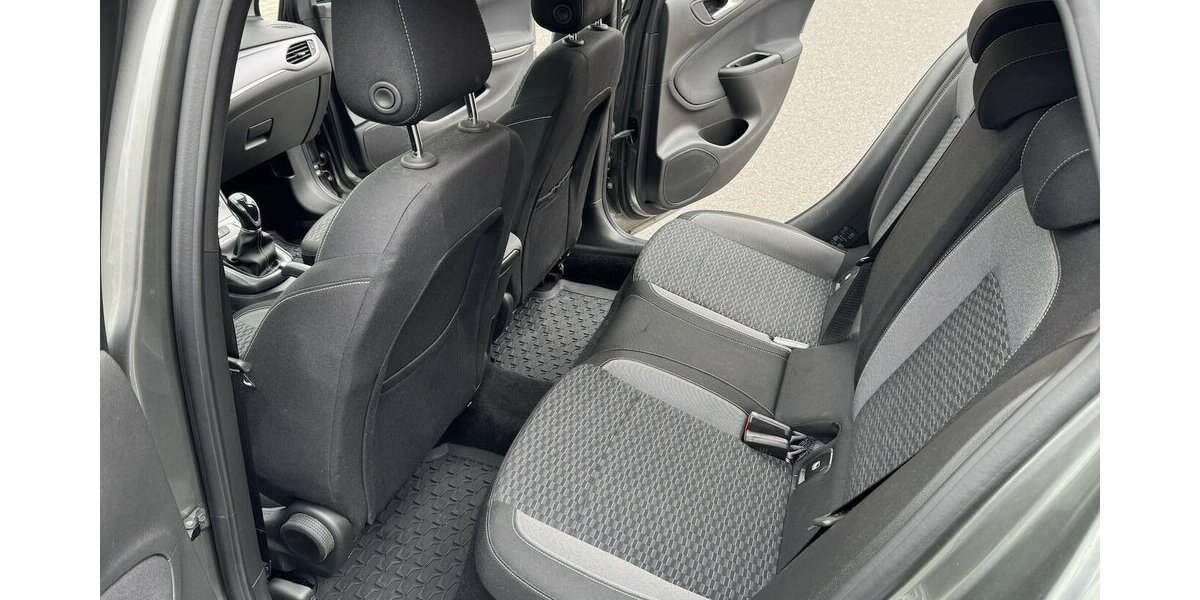 Opel Astra Klima Navi Temp CarPlay GARANTIE 28.000 km 28.000 km 14.900 &euro; Erftstadt 50374