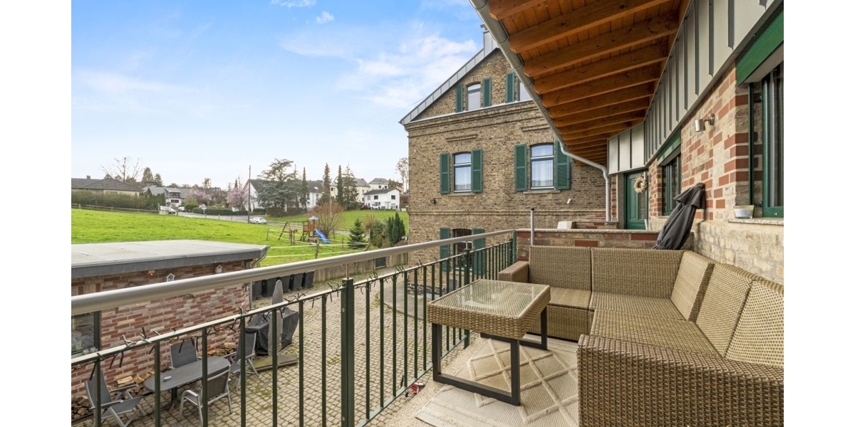 Nachhaltiges Anwesen mit top Energiewerten, Reitanlage und Platz für mehrere Generationen! - Mehrfamilienhaus, Wohnhaus Königswinter | Angebot:21578876