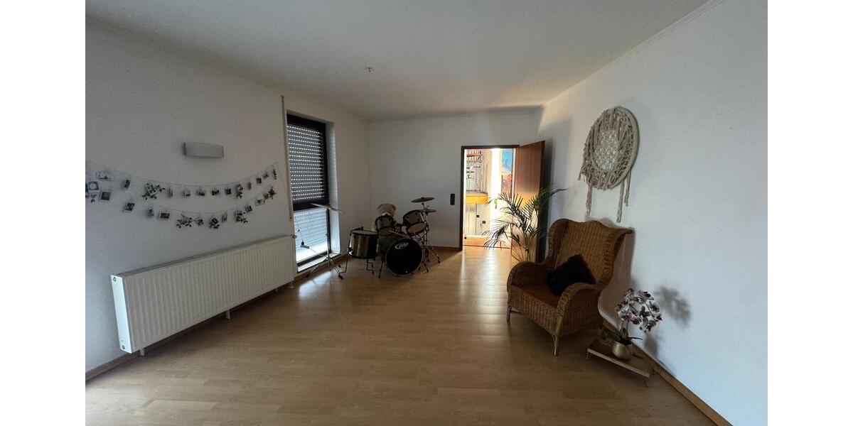 Etagenwohnung Erftstadt - 5 Zimmer, 159 m&sup2;, 1.550&euro; | Angebot:25751622
