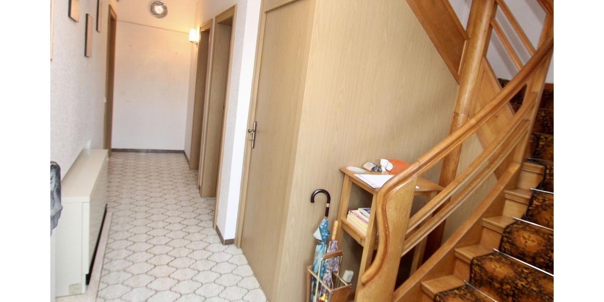 Charmantes Einfamilienhaus mit Potenzial und großzügiger Grundstücksfläche in Gymnich - Einfamilienhaus Erftstadt | Angebot:24509866