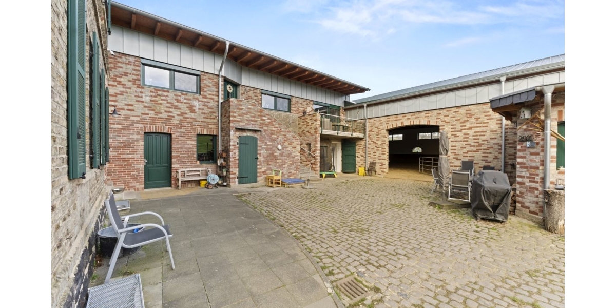 Nachhaltiges Anwesen mit top Energiewerten, Reitanlage und Platz für mehrere Generationen! - Mehrfamilienhaus, Wohnhaus Königswinter | Angebot:21578876