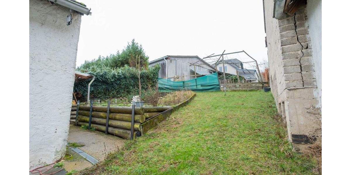 Mehrfamilienhaus, Wohnhaus Bad Neuenahr-Ahrweiler Ramersbach - 8 Zimmer, 200 m&sup2;, 199.000&euro; | Angebot:25677249