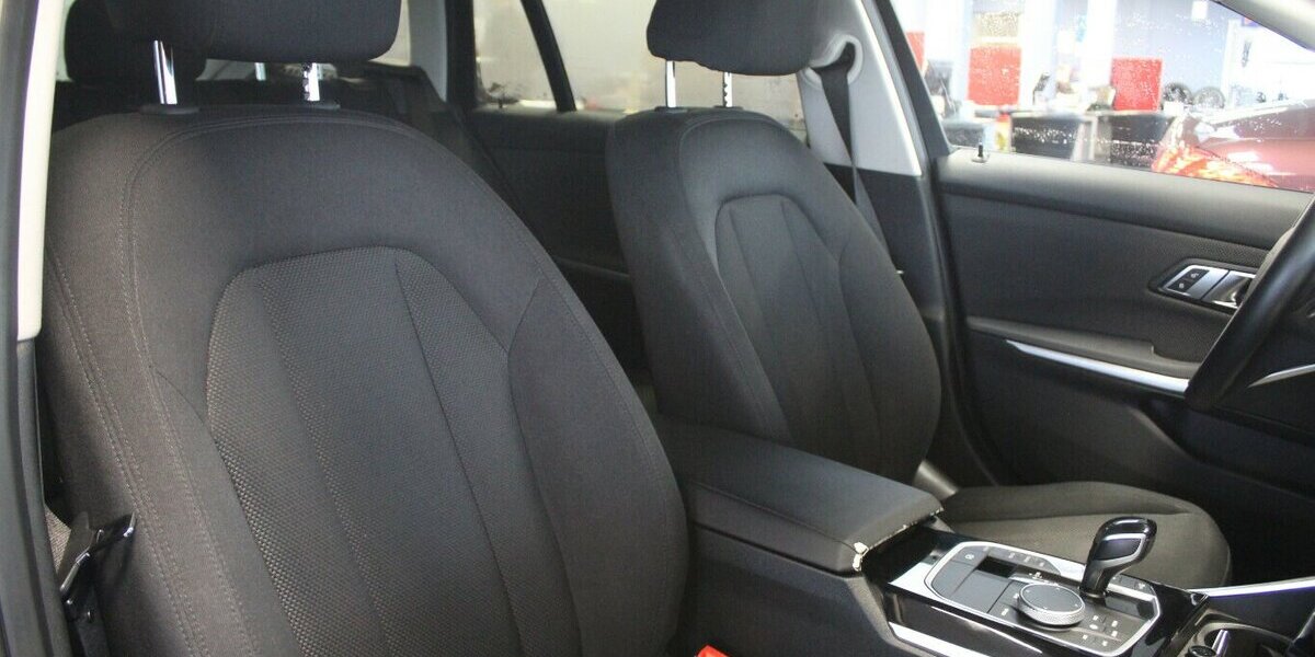 BMW 318 318i Touring Aut. Advantage 51.120 km 23.980 &euro; Euskirchen 53881