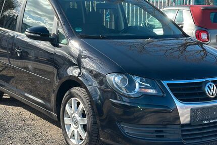 VW Touran 330.000 km 3.690 &euro; Rheinbach 53359