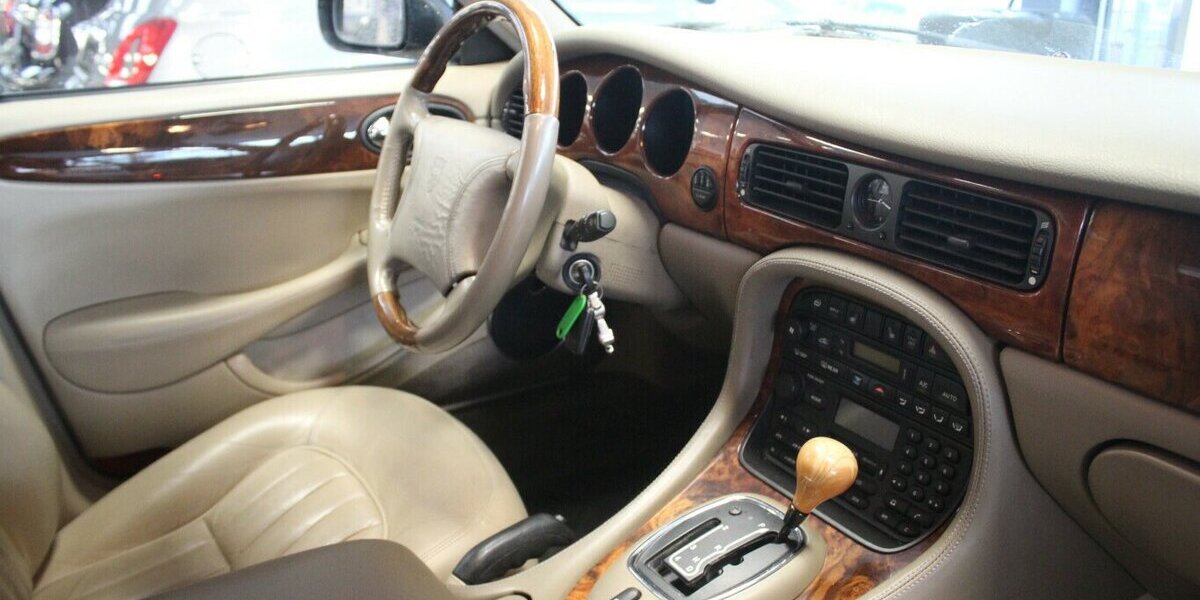 Jaguar XJ 8 Executiv - GASANLAGE - 142.800 km 11.980 &euro; Euskirchen 53881