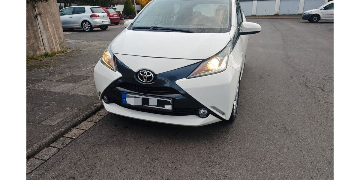 Toyota Aygo (X) 108.500 km 5.900 &euro; Meckenheim 53340