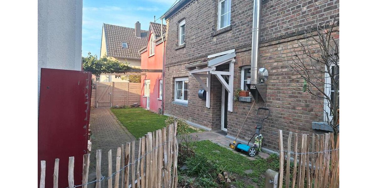 Einfamilienhaus Niederkassel - 5 Zimmer, 126 m&sup2;, 1.500&euro; | Angebot:26006004