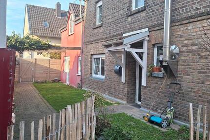 Haus Niederkassel - 5 Zimmer, 126 m&sup2;, 1.500&euro; | Angebot:26006004