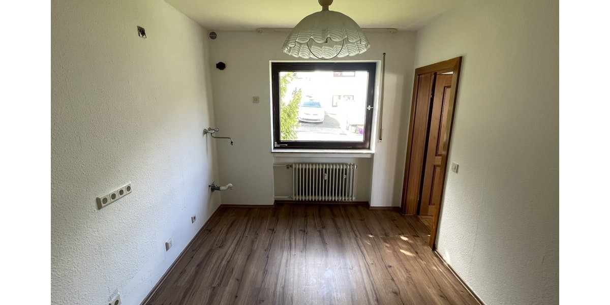 Großzügige Erdgeschosswohnung mit separatem Appartement in Ittenbach - Erdgeschoßwohnung Königswinter Ittenbach | Angebot:26067640