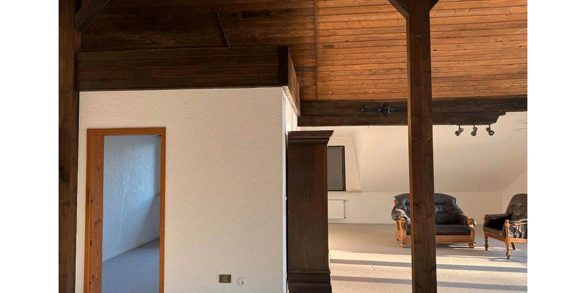 Dachgeschoßwohnung Königswinter - 3 Zimmer, 130 m&sup2;, 1.000&euro; | Angebot:25920056