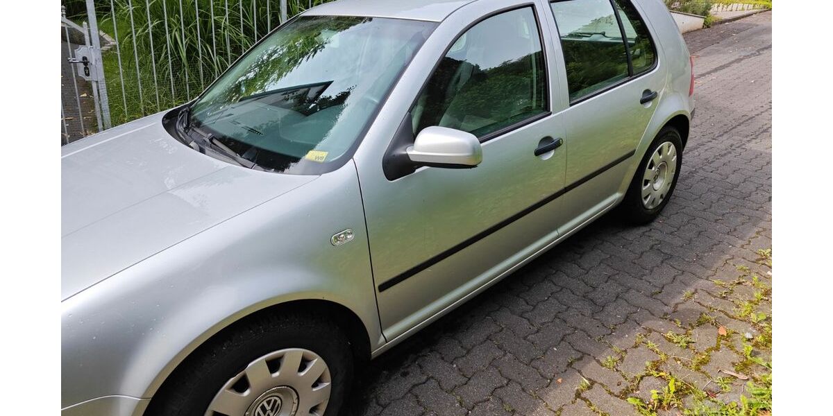 VW Golf 138.000 km 990 &euro; Königswinter 53639