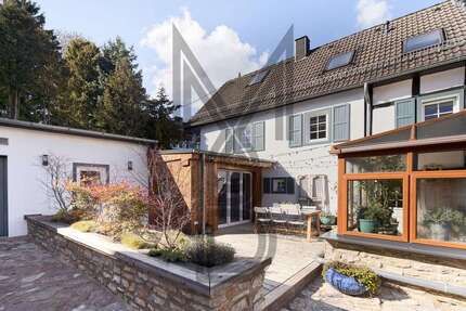 Haus Blankenheim - 7 Zimmer, 270 m&sup2;, 450.000&euro; | Angebot:25631132