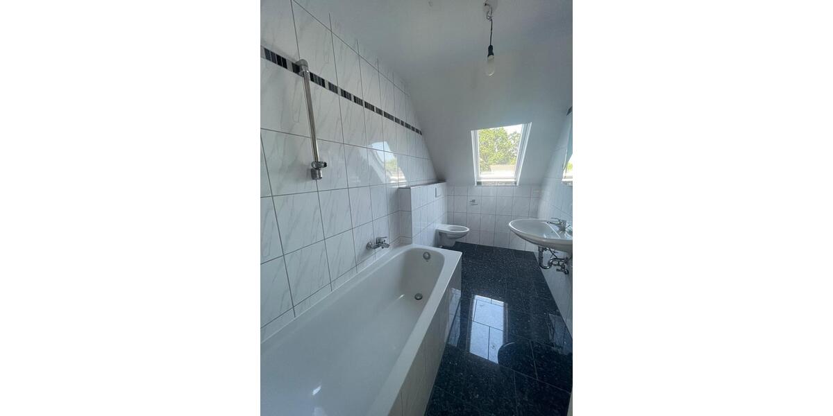 Dachgeschoßwohnung Niederkassel - 2 Zimmer, 63 m&sup2;, 239.000&euro; | Angebot:26056558