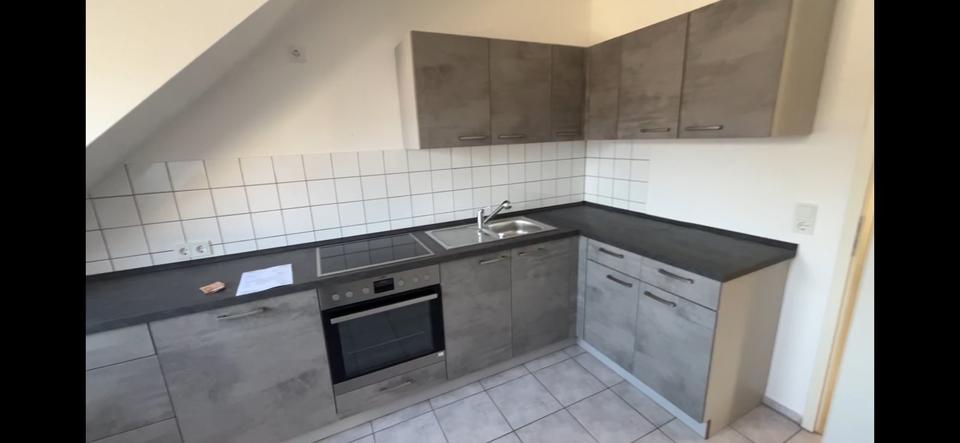 Dachgeschoßwohnung Frechen - 3 Zimmer, 77 m&sup2;, 1.070&euro; | Angebot:25867881