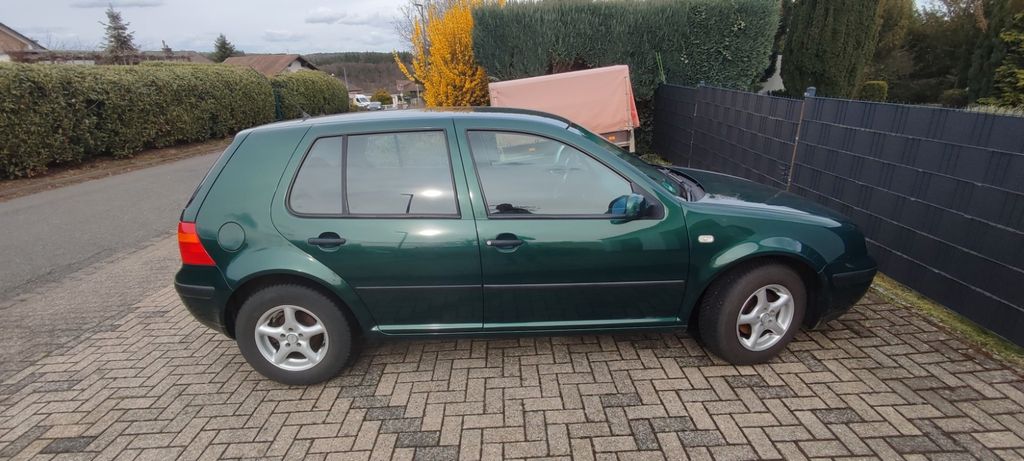 VW Golf 216.726 km 1.250 &euro; Kreuzau 52372