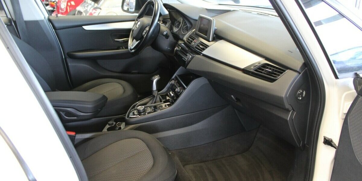 BMW 216 Gran Tourer Advantage - 7-Sitzer - 125.300 km 10.980 &euro; Euskirchen 53881