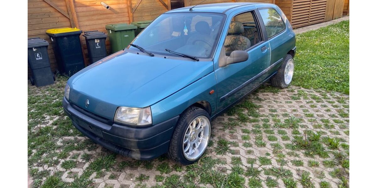 Renault Clio 171.000 km 1.150 &euro; Düren 52351