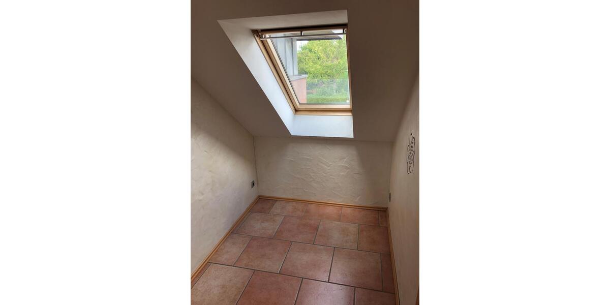 Dachgeschoßwohnung Zülpich - 4 Zimmer, 109 m&sup2;, 870&euro; | Angebot:24551573