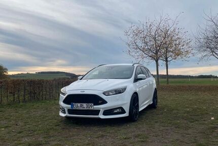Ford Focus 22.000 km 13.249 &euro; Zülpich 53909