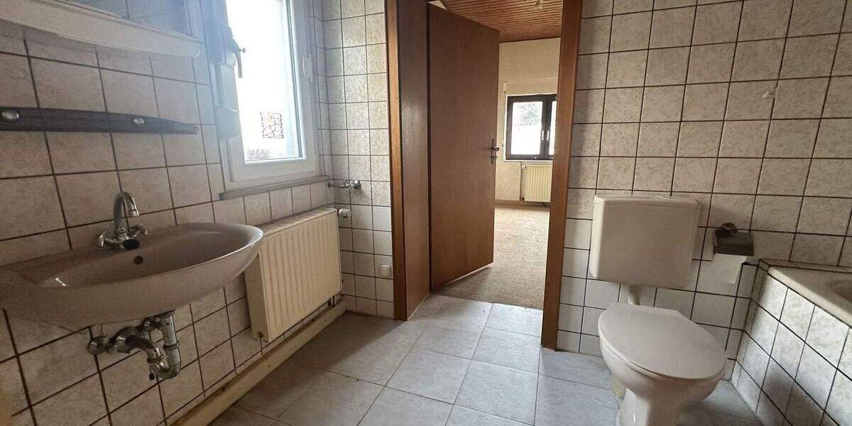 Einfamilienhaus Düren Distelrath - 6 Zimmer, 135 m&sup2;, 199.000&euro; | Angebot:25738290