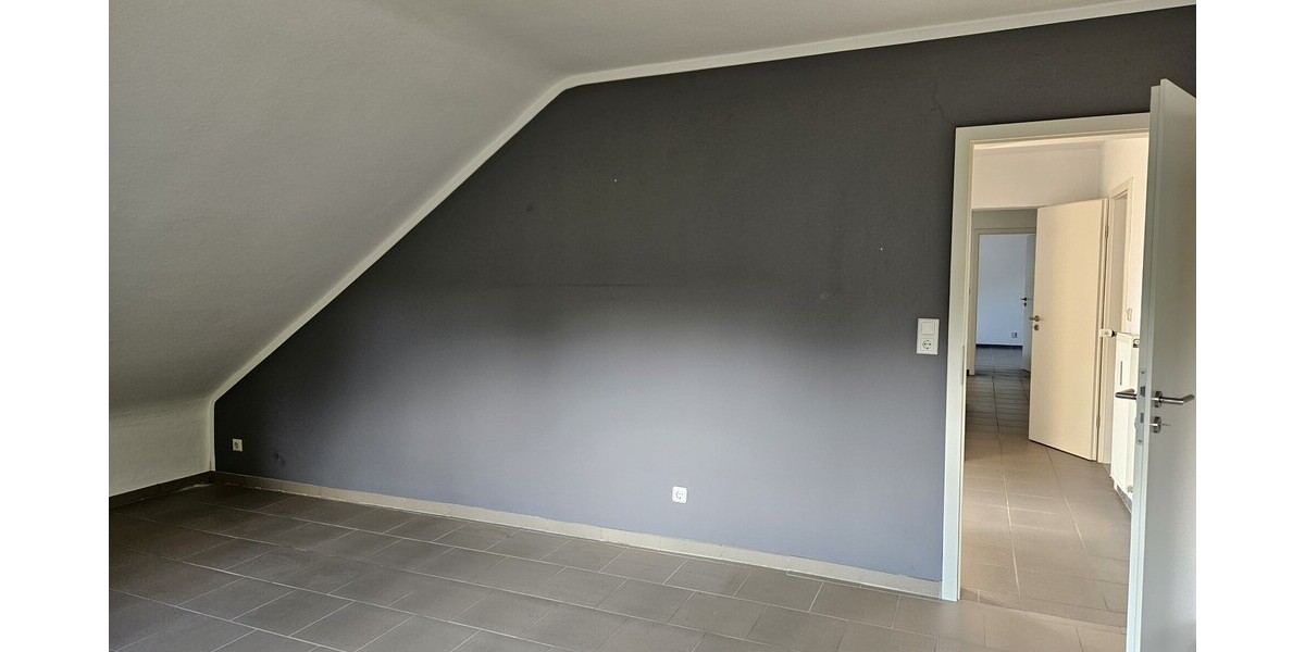 Moderne Dachgeschosswohnung in ruhiger Lage - Dachgeschoßwohnung Königswinter | Angebot:24863857