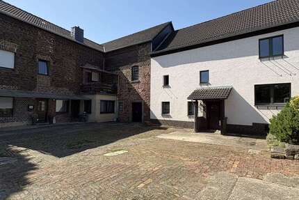 Haus Mechernich - 8 Zimmer, 262 m&sup2;, 225.000&euro; | Angebot:26737201