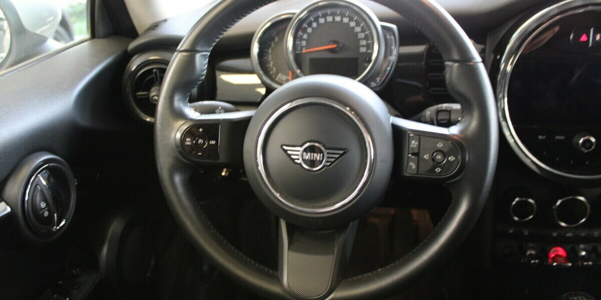Mini Cooper Essential Trim 57.200 km 16.980 &euro; Euskirchen 53881