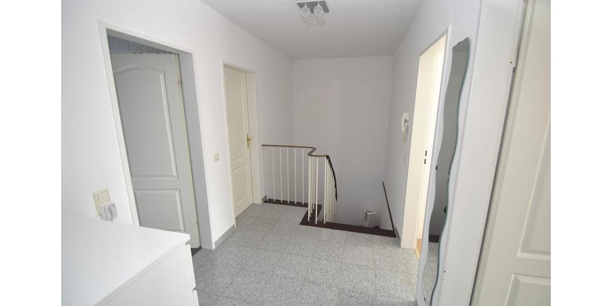 Dachgeschoßwohnung Niederkassel - 2 Zimmer, 63 m&sup2;, 239.000&euro; | Angebot:26056558