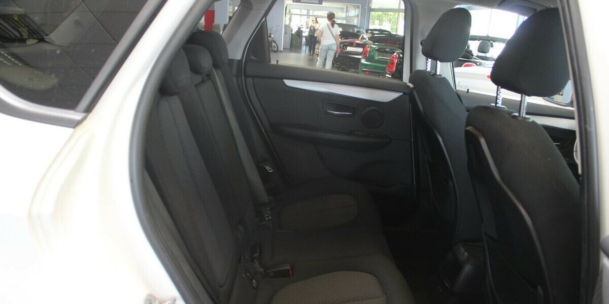 BMW 216 216i Active Tourer - Navi - SHZ - PDC - 1.HAND 61.830 km 15.480 &euro; Euskirchen 53881