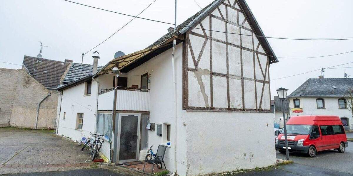 Mehrfamilienhaus, Wohnhaus Bad Neuenahr-Ahrweiler Ramersbach - 8 Zimmer, 200 m&sup2;, 199.000&euro; | Angebot:25677249